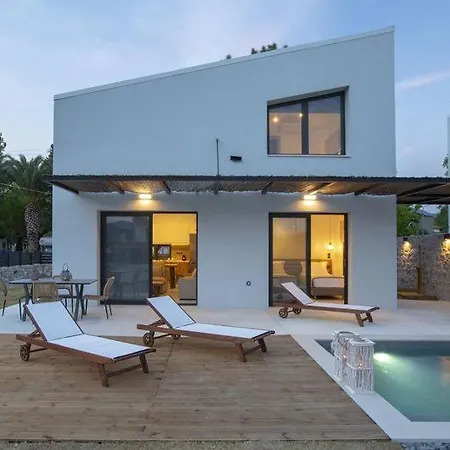 Seascape - Beachfront *