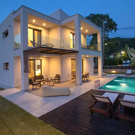 Villa Seascape - Beachfront *