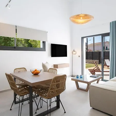 Villa Seascape - Beachfront