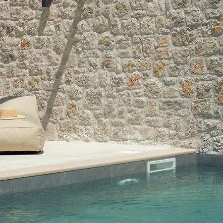 Villa Seascape - Beachfront *