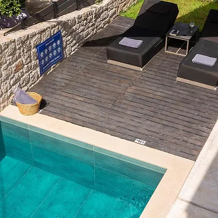 Seascape - Beachfront Villa