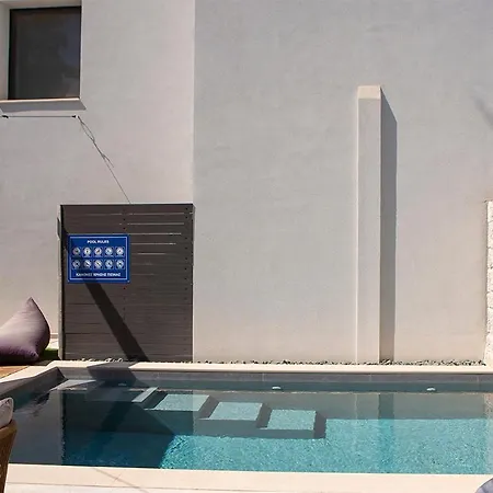 Villa Seascape - Beachfront *